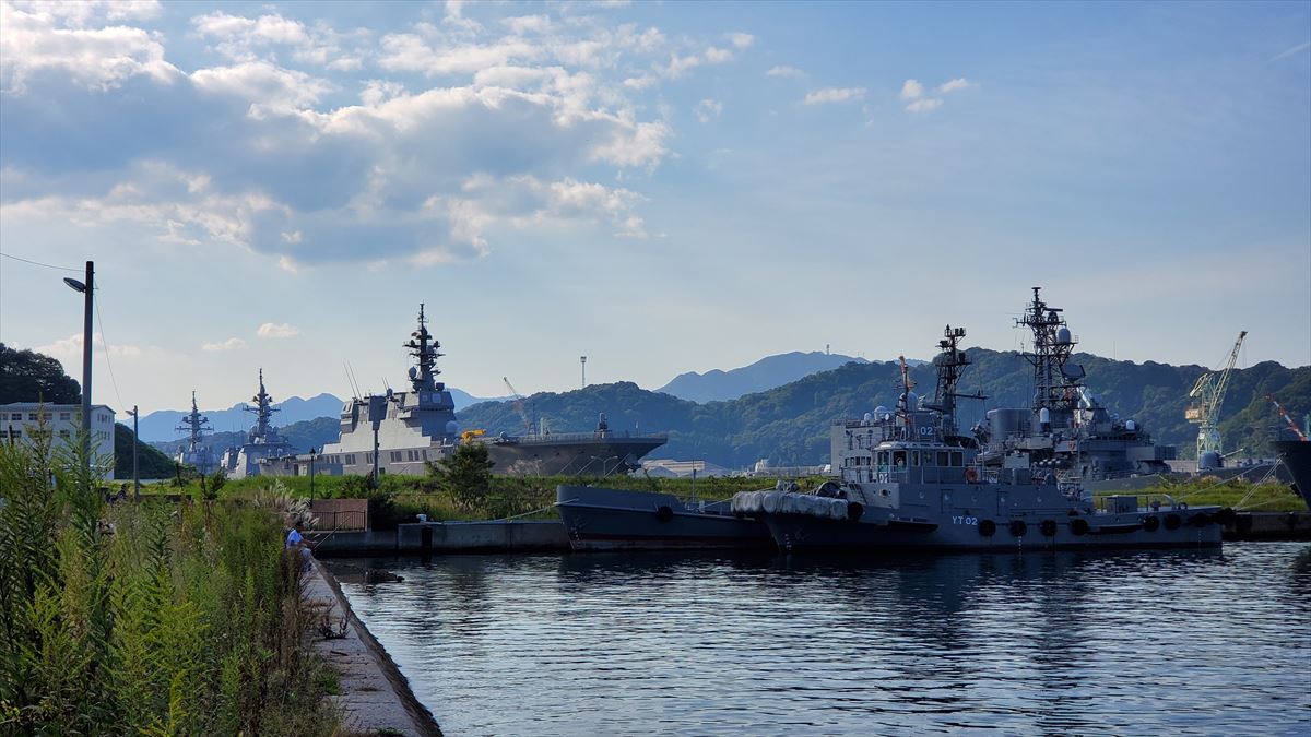 自衛隊のイージス艦か?