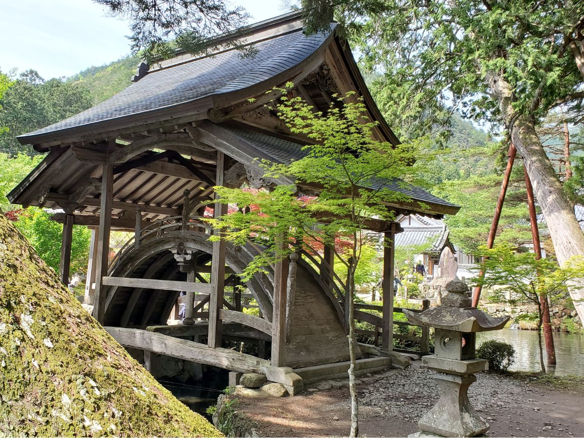 白毫寺(びゃくごうじ)の太鼓橋